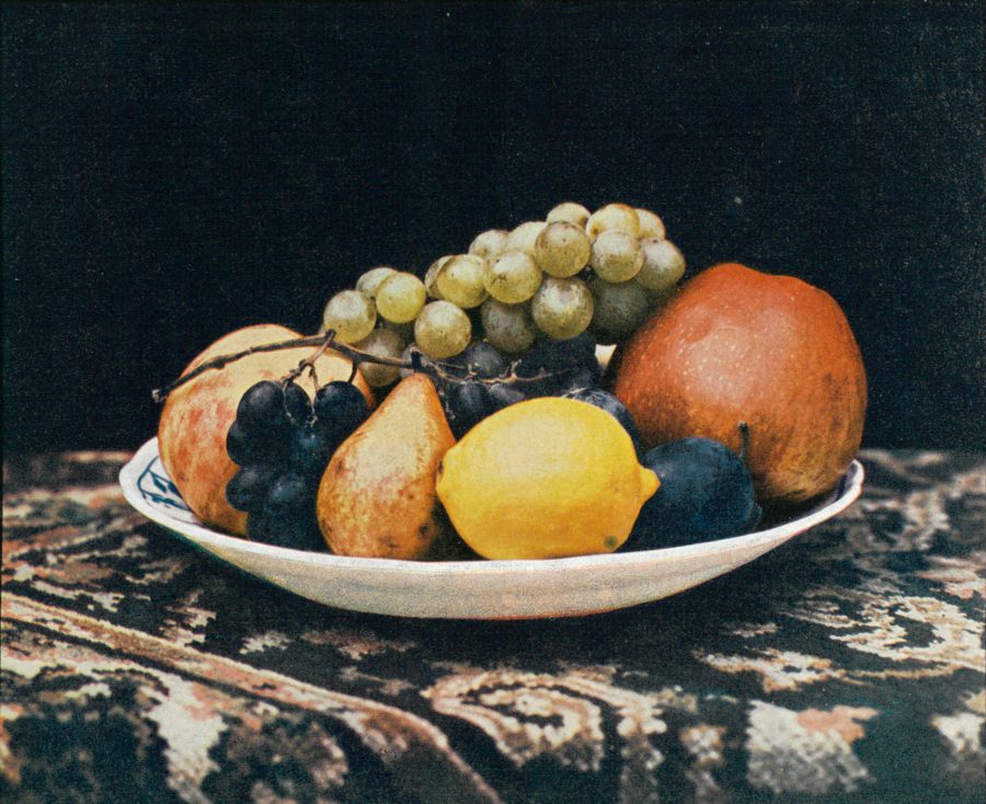 С. М. Прокудин-Горский. С натуры. Тарелка с фруктами. Не позднее 1905 г.