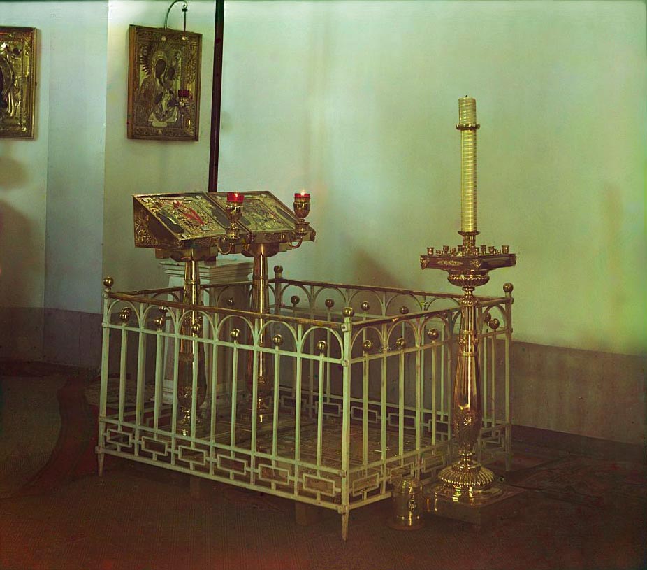 С. М. Прокудин-Горский. Могила Тучковой с сыном в построенной ею церкви в Спасо-Бородинском монастыре. 1911 год