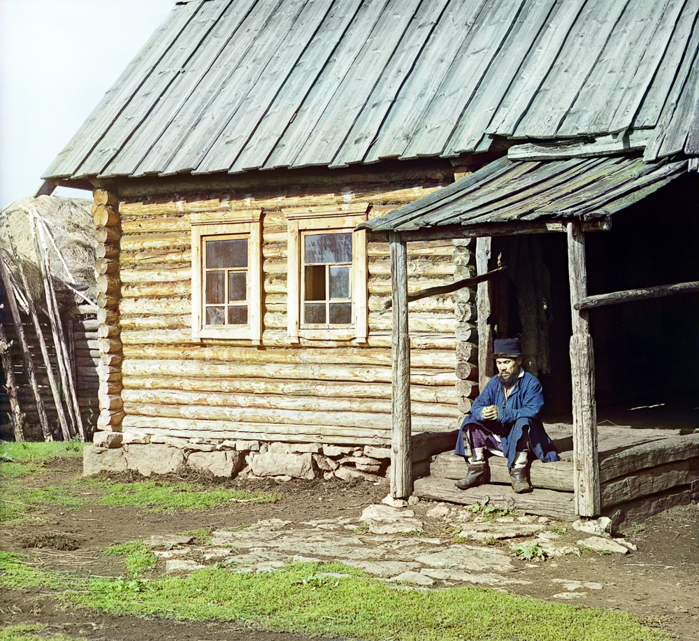 С. М. Прокудин-Горский. Башкир у своего дома. [Деревня Яхья.] Лето 1910 года