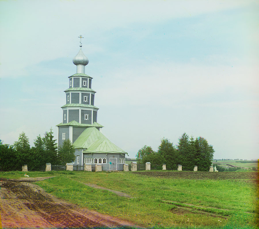 С. М. Прокудин-Горский. Старинная церковь Тихвинской Божьей Матери на правом берегу Тверцы. Лето 1910 года
