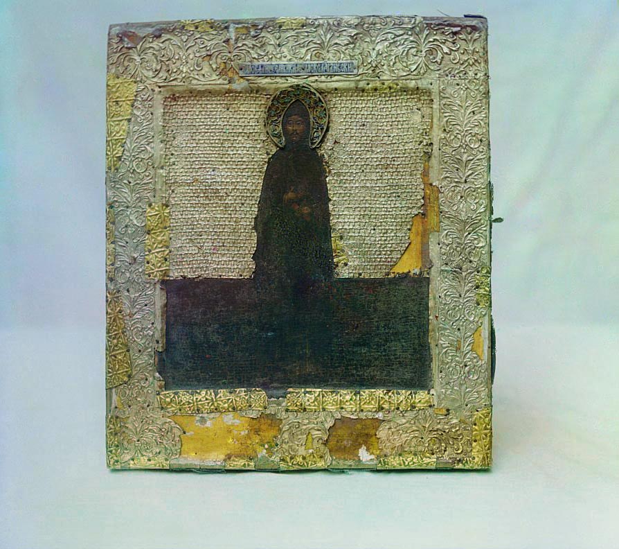 С. М. Прокудин-Горский. Икона с изображением Александра Невского. В ризнице Ипатьевского монастыря. 1911 год