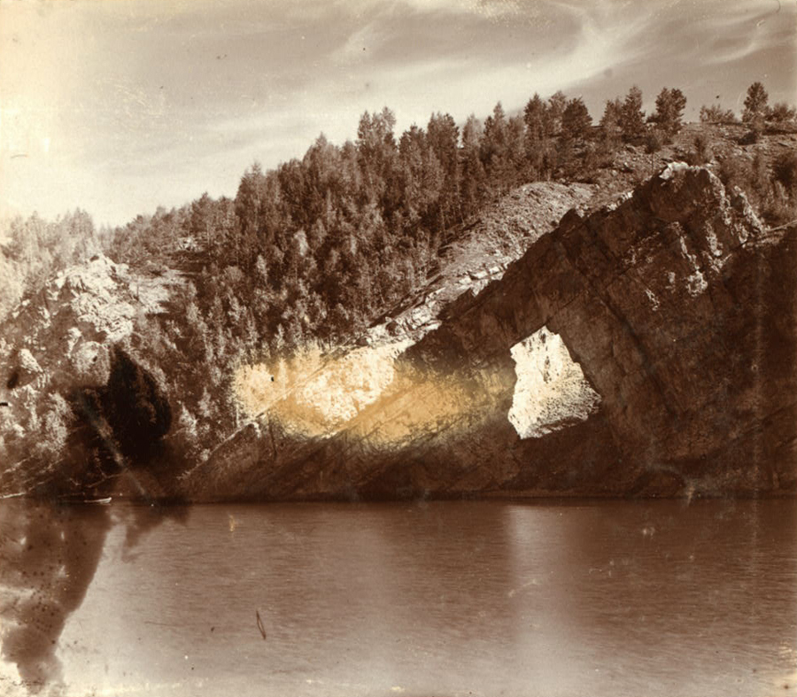 С. М. Прокудин-Горский. На реке Исети. Каменные ворота. 1909 год