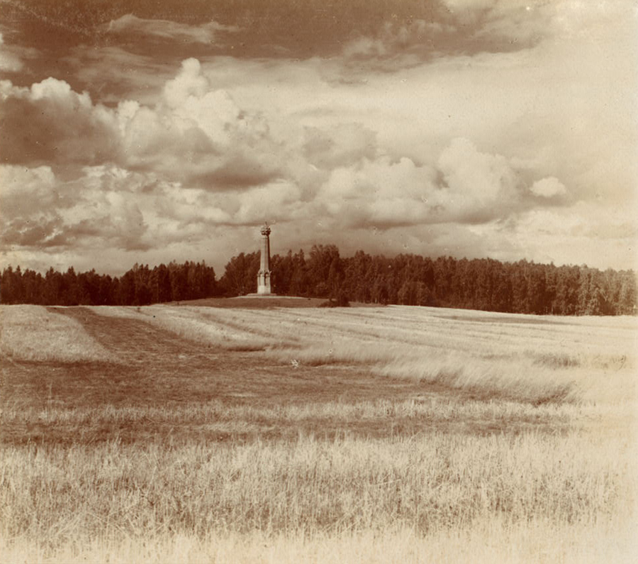 С. М. Прокудин-Горский. Общий вид памятника на Бородинском поле с юга. 1911 год