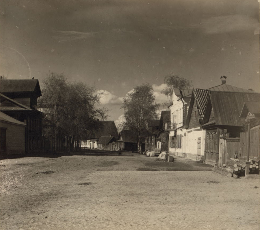 С. М. Прокудин-Горский. Театральная улица. г. Осташков. Май 1910 года