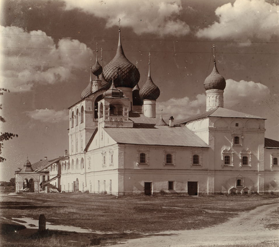 С. М. Прокудин-Горский. Церковь Воскресения. Углич. (С другой стороны). 1910 год