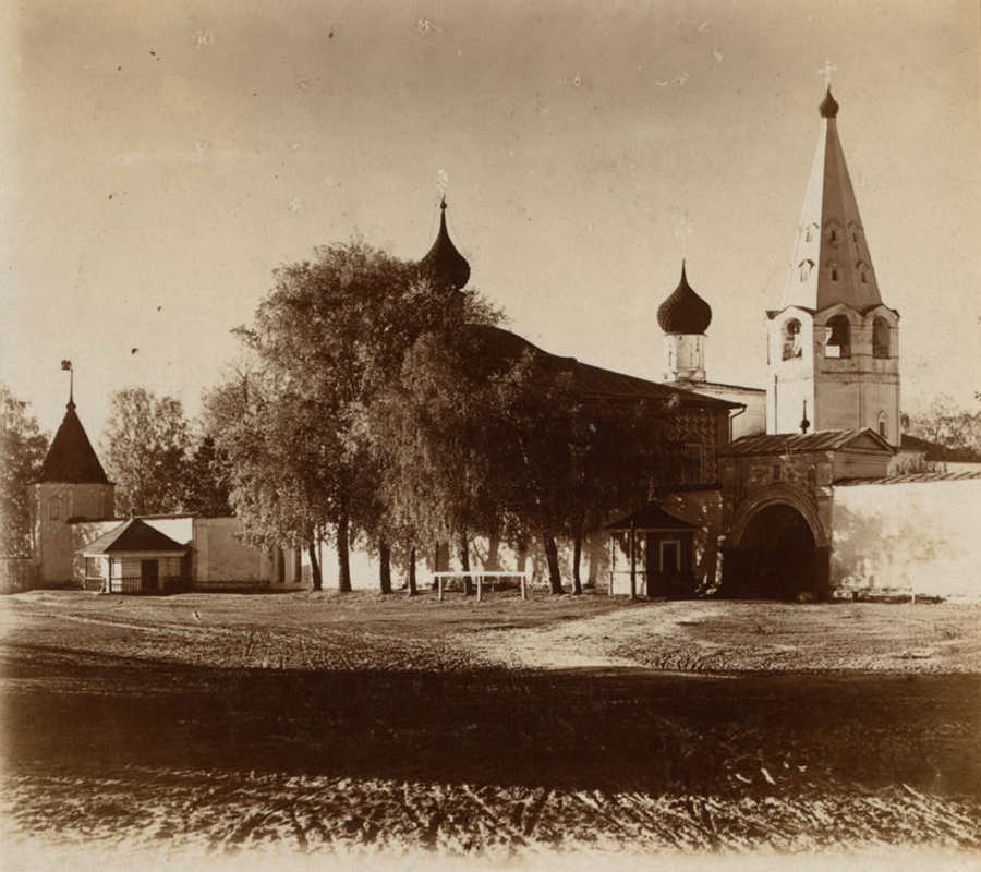 С. М. Прокудин-Горский. Вход в Макарьевский монастырь. 1910 год