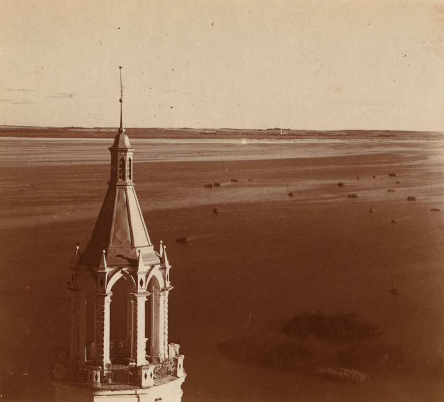 С. М. Прокудин-Горский. Вид на озеро Неро с колокольни Спасо-Яковлевского монастыря. 1911 год